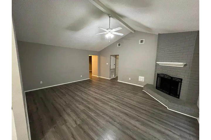 $1100 : Spring Tx Renta - Listo image 3