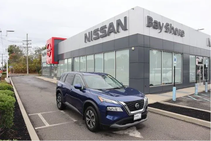 $21116 : Nissan Rogue 2023 AWD SV 4dr image 2