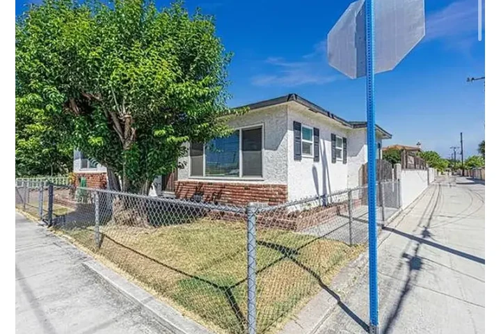 $2650 : 3 Beds, 2 Bath House, warm image 1