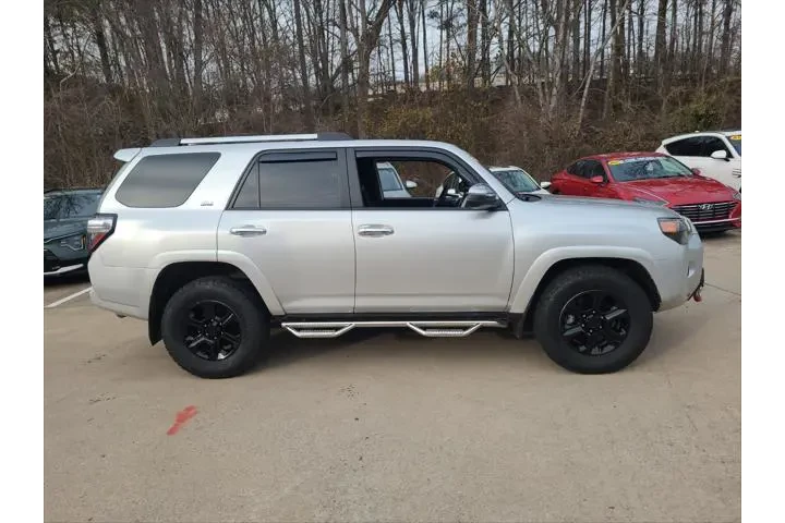$31353 : Toyota 4Runner 2022 4x2 SR5 image 4