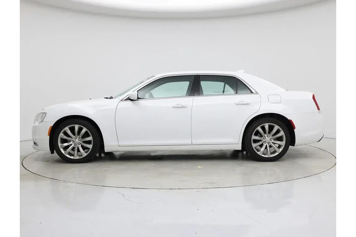$17998 : Chrysler 300 2019 Touring 4d image 3
