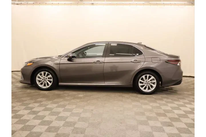 $20217 : Toyota Camry 2022 LE 4dr Sed image 2