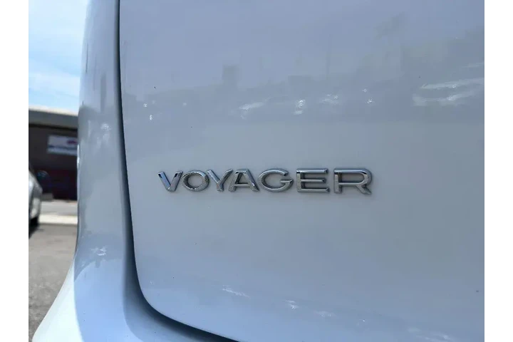 $10850 : Chrysler Voyager 2020 L 4dr image 7