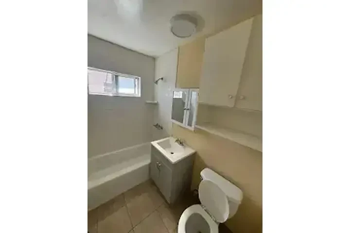 $1350 : MAYWOOD APTO. SINGLE EN RENTA image 4