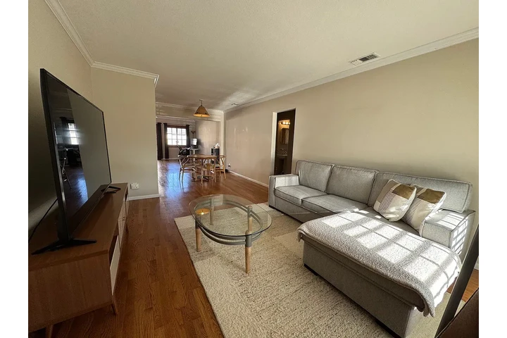 $900 : Beautiful Home...LAKEWOOD,CA image 2