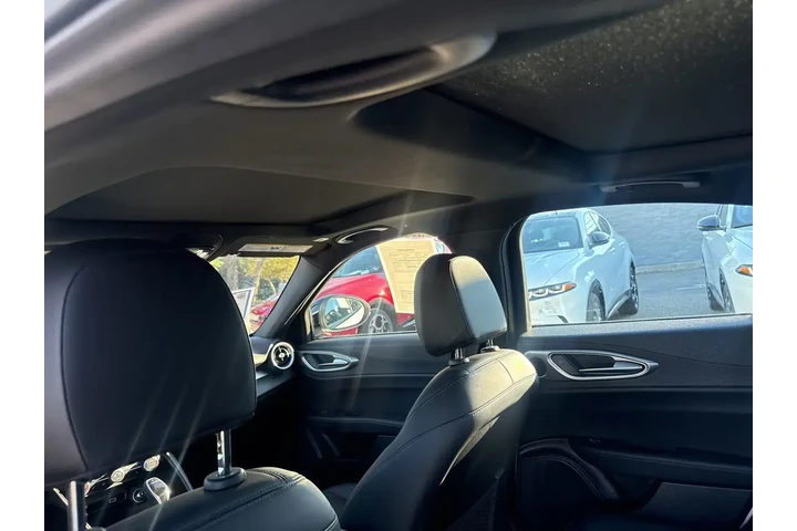 $35999 : Alfa Romeo Giulia 2025 4dr S image 9