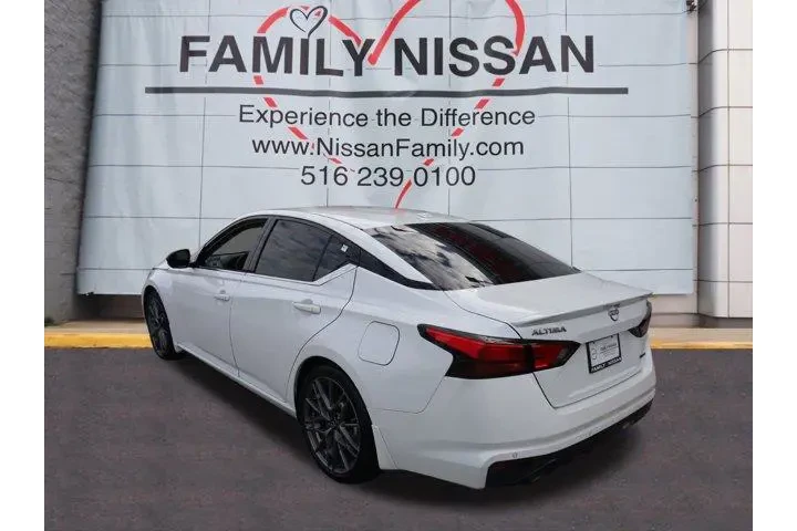 $23889 : Nissan Altima 2024 2.0 SR 4d image 6