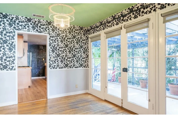 $1050 : charming Living room home image 4