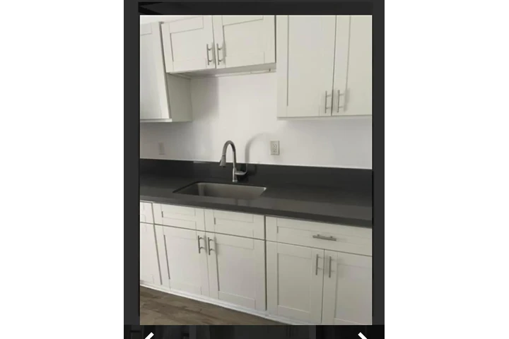 $1000 : Cuarto en Adams boulevard image 1