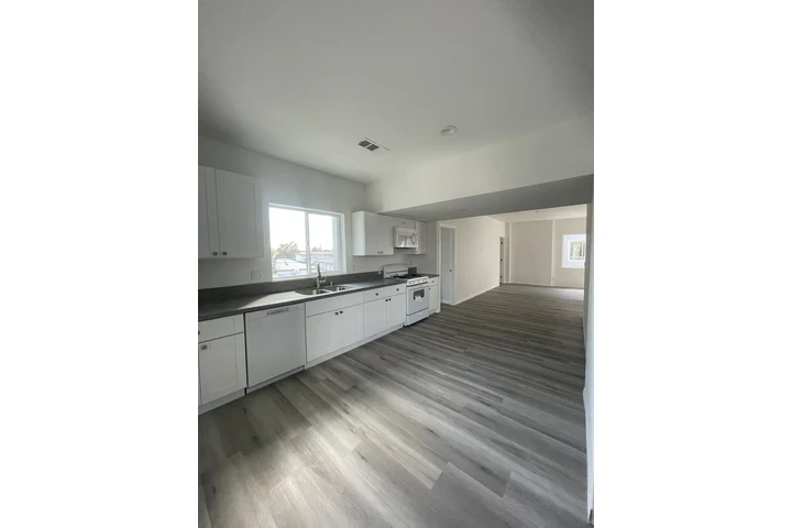 $1 : Casa nueva 5 recámaras en rent image 1