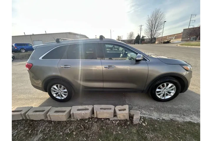 $8490 : 2017 Sorento LX V6 image 8