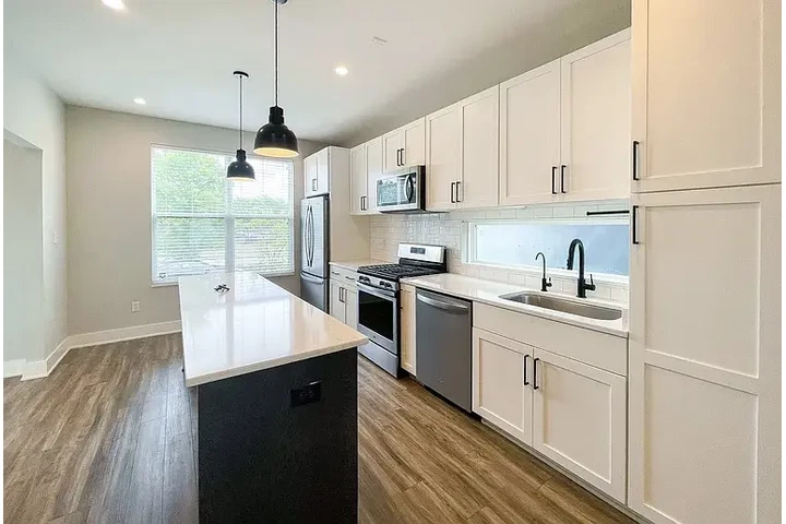 $1200 : AVAILABLE NOW IN INDIANAPOLIS image 4