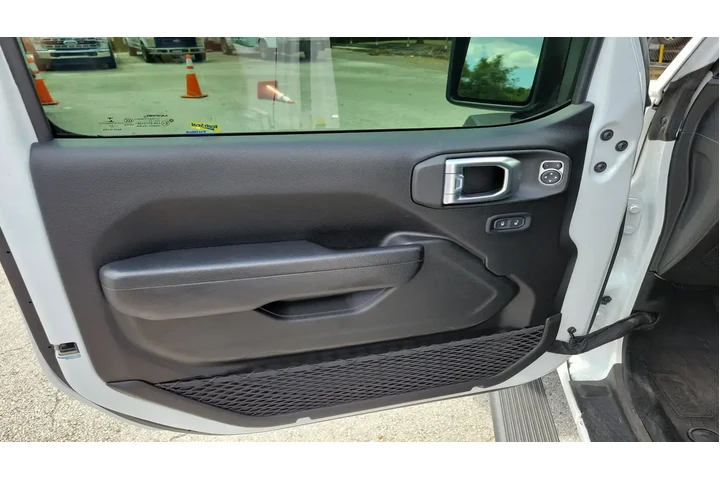 $35397 : Jeep Wrangler Unlimited 2022 image 6