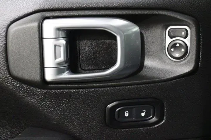 $33998 : Jeep Wrangler Unlimited 2022 image 7