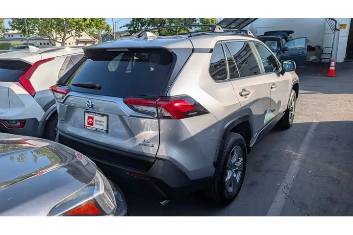 $33999 : Gold Certified 2022 RAV4 Hybr image 3