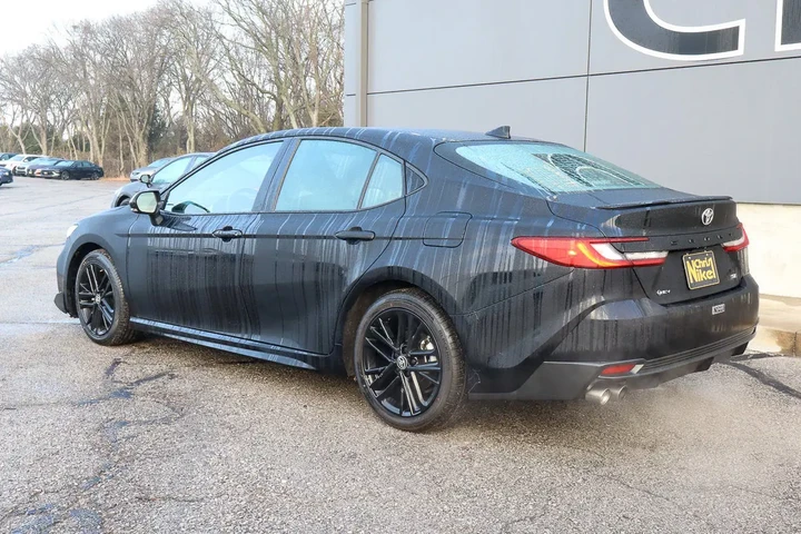 $25988 : 2025 Camry SE image 6