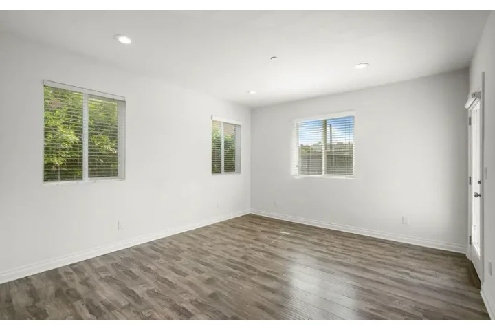 $2765 : 3Bedroom 3bath in Korean LA image 5