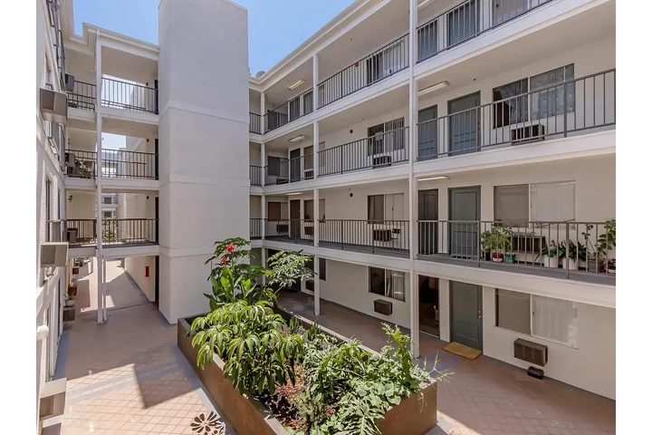 $899 : Single Family Home image 3