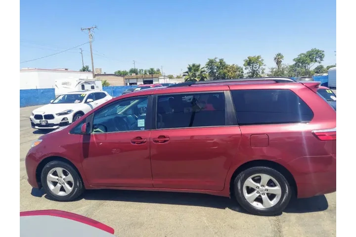 $20995 : 2017 Sienna LE 8-Passenger image 6