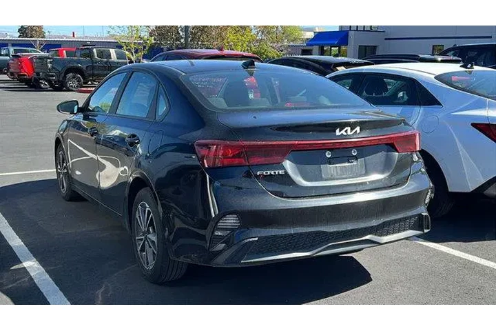 $22984 : Kia Forte 2024 LXS 4dr Sedan image 3