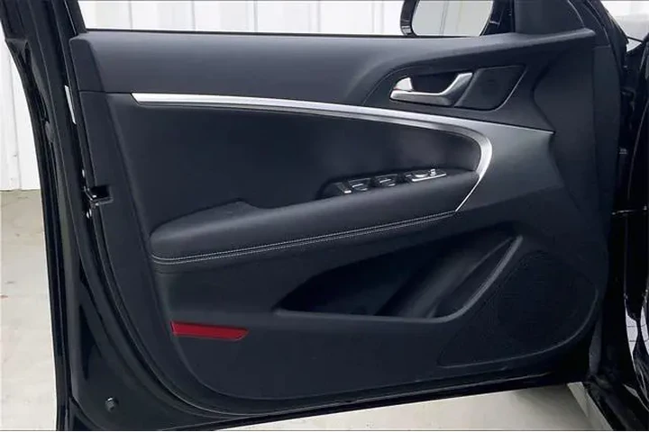 $36490 : Genesis G70 2025 AWD 2.5T St image 10