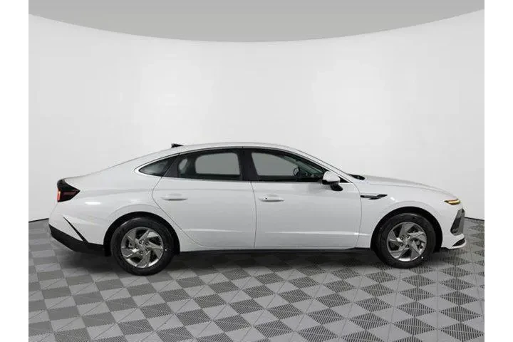 $28129 : Hyundai SONATA 2025 SE 4dr S image 2