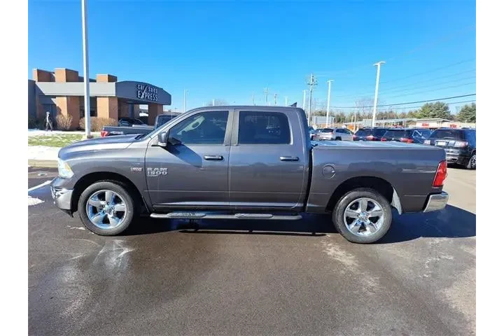 $17951 : Ram 1500 Classic 2019 4x4 SL image 2