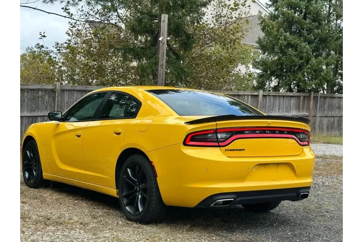 $15550 : 2018 Charger SXT image 6