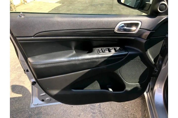 $20401 : 2020 Grand Cherokee Altitude image 10