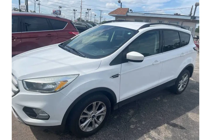 2018 Escape SE image 1