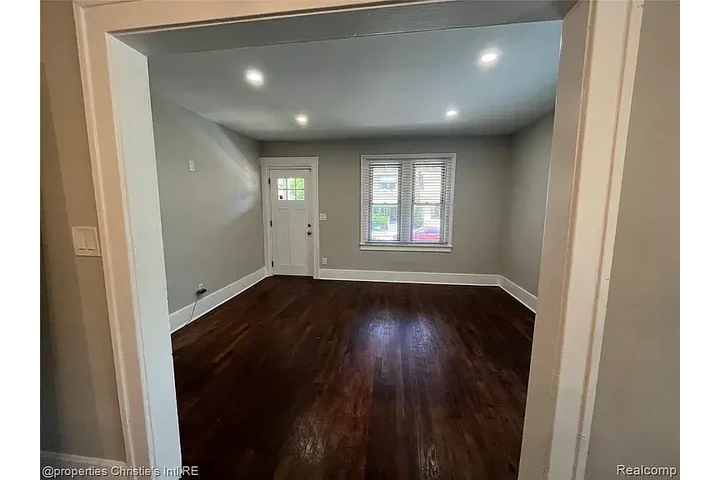 $1000 : Precious house image 7