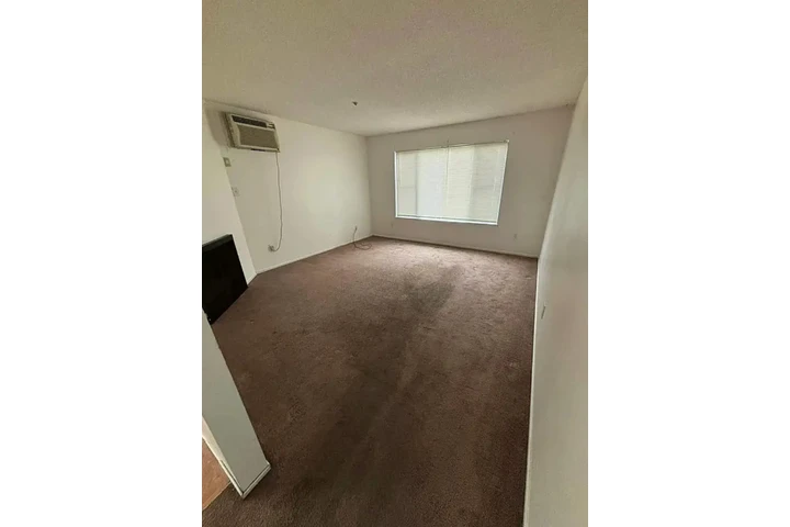 $999 : Charming 1-Bedroom Apartment i image 6