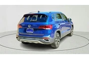 $22483 : Volkswagen Taos 2024 SE 4dr thumbnail