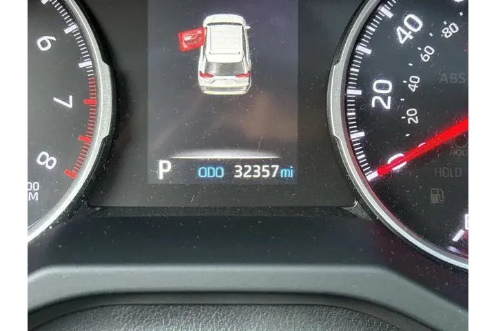 $24880 : Toyota RAV4 2021 XLE Premium image 2