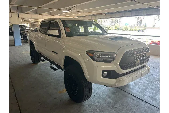 $32998 : Toyota Tacoma 2021 4x2 TRD S image 1