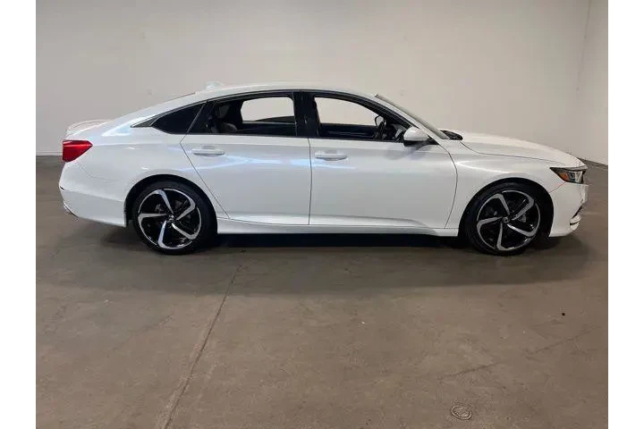 $19838 : Honda Accord 2019 Sport 4dr image 2
