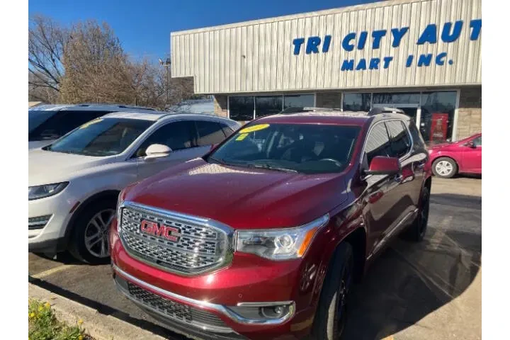 2017 GMC Acadia Denali image 8