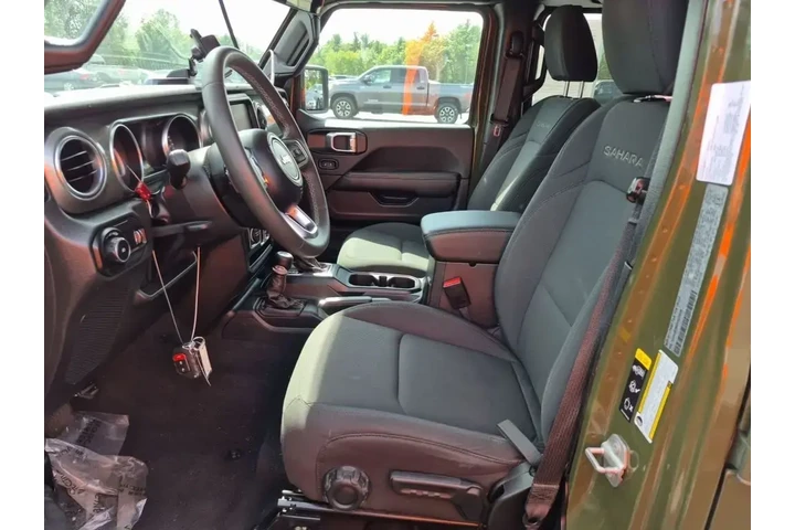 $27900 : Jeep Wrangler 2023 4x4 Sahar image 8