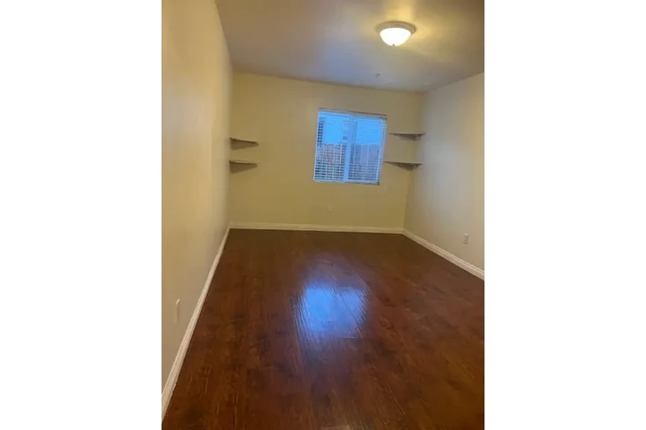 $1300 : Cuarto De Renta En Los Angeles image 1