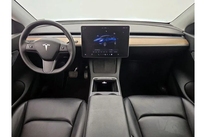 $27998 : Tesla Model Y 2022 AWD Long image 9