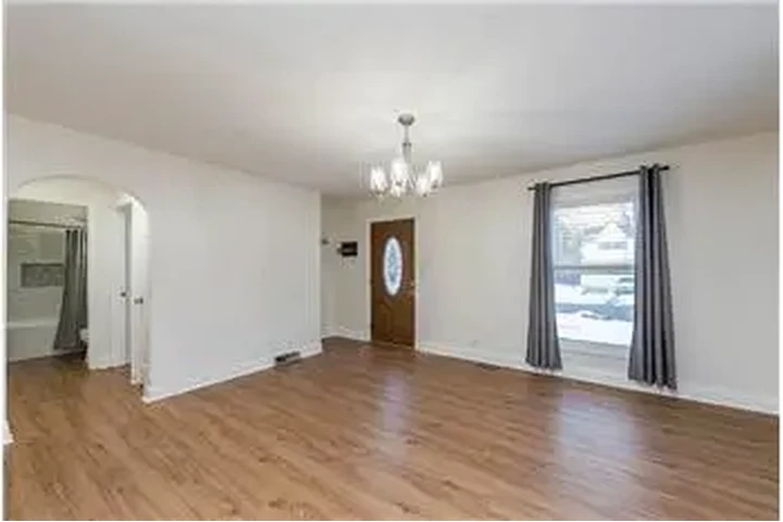 $1000 : Rental property with 2 bedro image 2