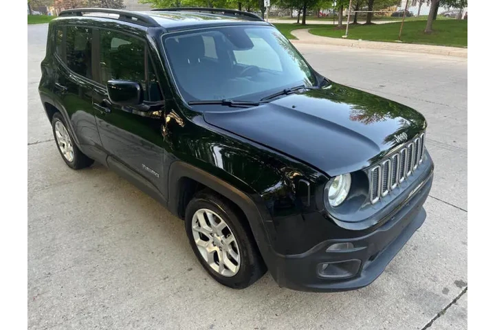 $9997 : 2017 Renegade Latitude image 4