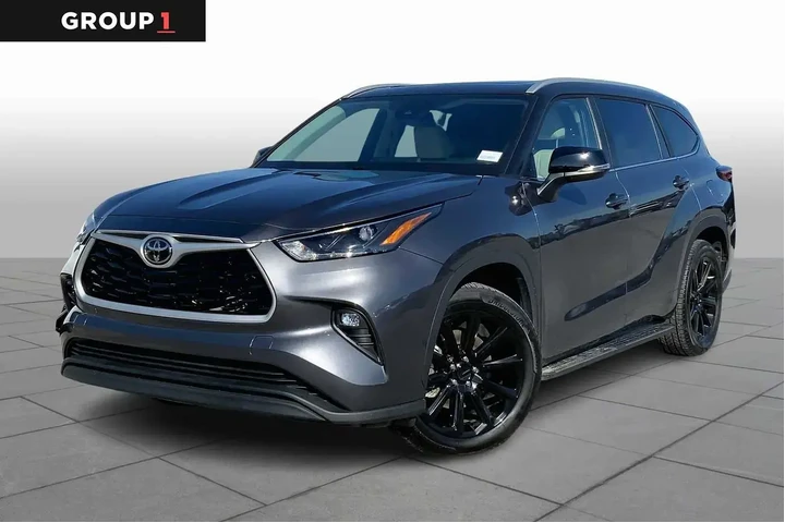 $37989 : Toyota Highlander 2023 L 4dr image 1