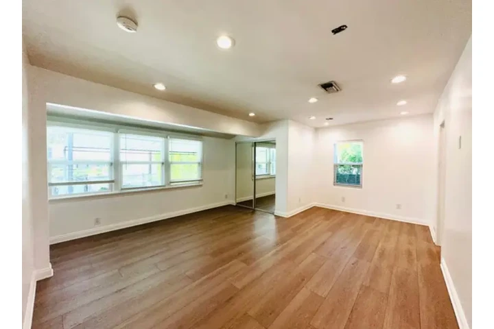 $7700 : 5148 Otis Ave Unit 5148 image 4