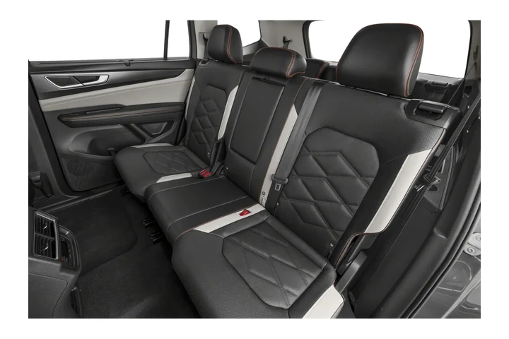 2024 Atlas 2.0T Peak Edition image 10