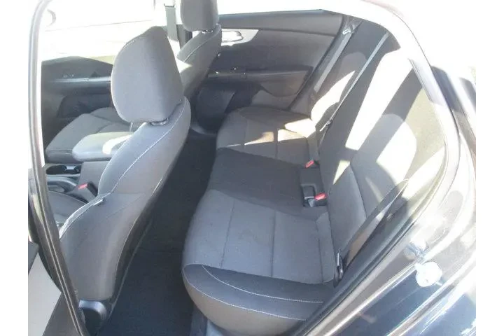 $18995 : Kia Forte 2023 LX 4dr Sedan image 10