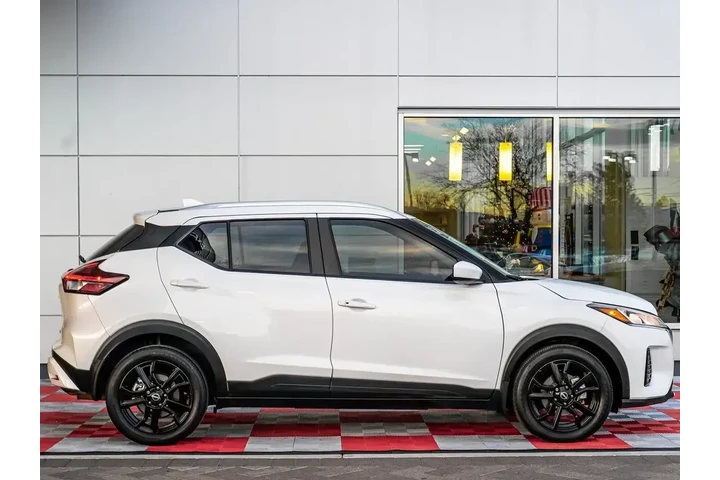 $16288 : Nissan Kicks 2023 SV 4dr Cro image 6