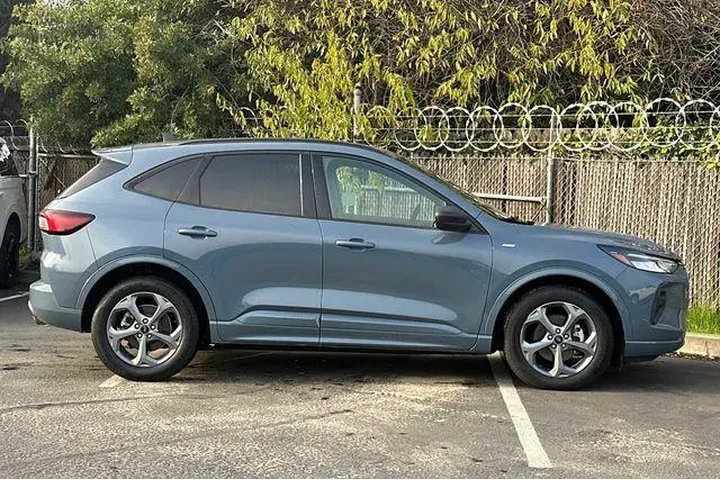 $18495 : Ford Escape 2023 ST-Line 4dr image 7