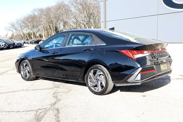 $20288 : 2025 Elantra SEL Convenience image 6