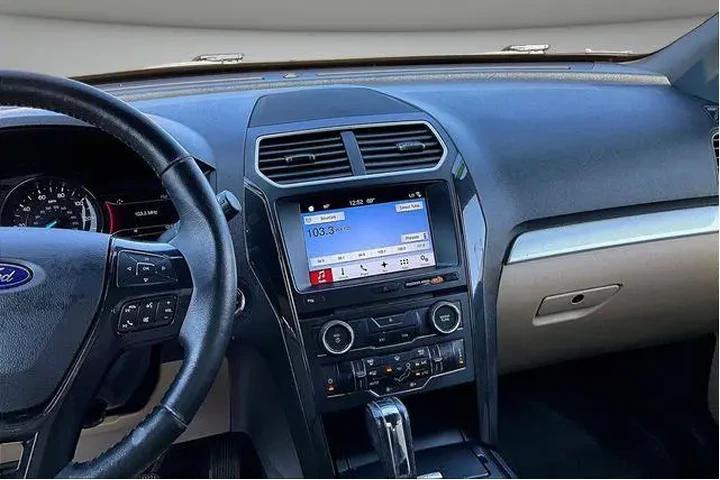 $16000 : Ford Explorer 2017 AWD XLT 4 image 9